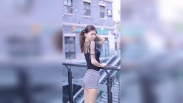 街拍：小姐姐身材这么好，到底是吃什么长大的？