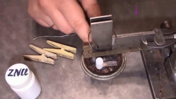牛人自制一把弓弩，过程超精彩，成品威力不错！