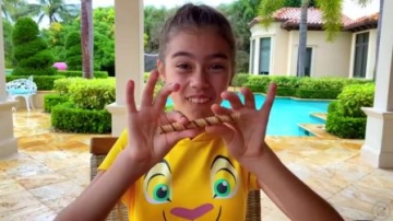 萌娃小可爱们为了糖果机争得不可开交，小家伙们要学会分享呦！一萌娃：爸爸，帮帮我！