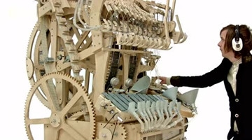 逆天!瑞典牛人用2000颗钢珠做出音乐神器