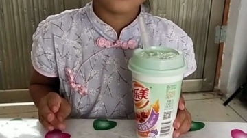 搞笑萌娃：独生子女是这样的 真可怜