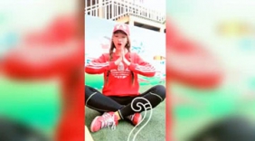 时尚长腿美女老师户外动感舞蹈