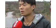 陕西小贩遭遇“冷”暴力 被扔荒野无人管