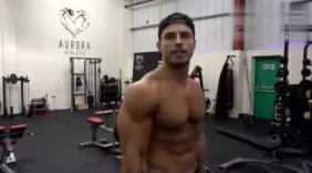 健身型男Mike Thurston的动作纠错系列