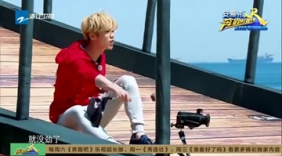 《奔跑吧》鹿晗打拳第一次不慎摔倒 第二次动作帅到炸裂