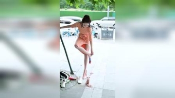 是你们要看的小姐姐换鞋吗？#穿搭#美女#街拍#高跟鞋