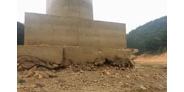 【拍客】实拍高铁桥墩惊现大裂缝悬空触目惊心