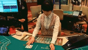 暗访：京城赌场藏身高档公寓 赌客一天输几十万