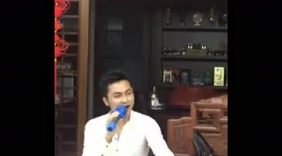 黄映伟反串唱女声唱潮剧《京城会》