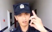 【拍客】 帅气警察手指舞第二弹