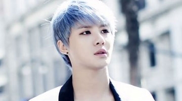 金俊秀香港个唱 性感造型秀肌肉