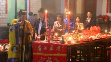 福建小伙实拍神秘祭祀活动，结果竟遭法师怒视，到底发生什么？