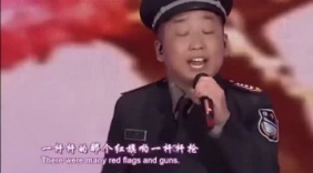 小伙子当保安十年，唱男声女声都很不错