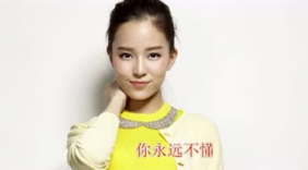 九十年代一首十分有细节有画面有意象的女声歌曲，好听！