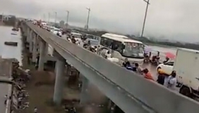 江西泰和县大桥坍塌：5人受伤3人失联