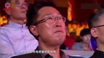 当筷子兄弟唱起这首《父亲》全场所有明星泪如雨下, 听一次哭一次!