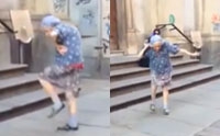 【拍客】97岁老太当街大跳牛仔舞 身体灵活不输年轻人