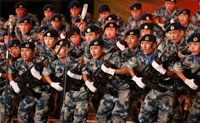 【拍客】兵哥哥跳舞不输少女时代 帅气又妖娆