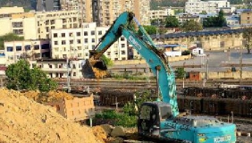 ［拍客］劳动礼赞 开路先锋 修公路