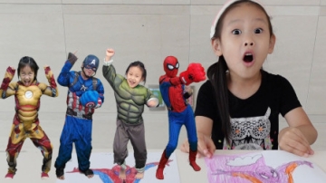 好玩，萌娃小萝莉和小正太怎么画出超级英雄？可是谁画的钢铁侠最好看呢？儿童启蒙游戏玩具