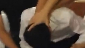 【拍客】实拍婚宴嘉宾用脸盆盛酒灌新郎 不喝强往盆里摁