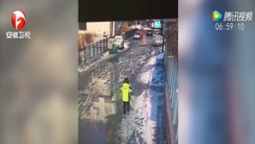 惊险！实拍大量砖块从天而降 幸运女子毫发无伤