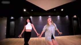 高挑美女舞蹈室内性感热舞