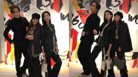 张钧甯晒与Ella郑元畅合照 三人挽手搭肩耍酷不能停