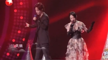 张韶涵肖战全新编曲唱《呐喊》，肖战唱到青筋毕露，小赞太棒了