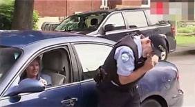 好欢乐！男子假扮交警恶搞司机