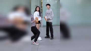 抱抱我的城牛牛同样是失败了他怎么走出了如此豪横的步伐街拍