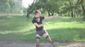 美女短短给大家带来一段新排的舞蹈