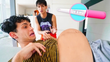 双胞胎奇葩恶搞，假装自己怀孕了测试弟弟反应，结果你猜怎么着？