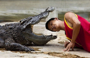 【拍客】盘点世界上最危险的10大职业 用绳命取悦别人