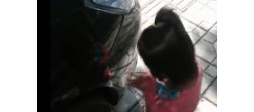 【拍客】小女孩的汽车舞蹈秀
