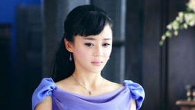 袁姗姗心情低落疑似哭泣 躲角落频捂脸不见人