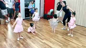 国外小萌妹跳舞，太可爱了萌翻！