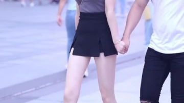 街拍大长腿美女，别人的腿才是腿，我的只是交通工具