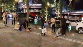 实拍成都男子当街暴打妻子 身旁孩子被吓哭尖叫不止