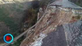 贵州赫章发生公路塌方事故 2人死亡6人被困