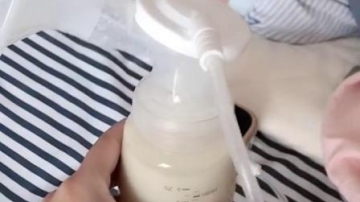 #萌娃 #母乳 妈妈已经开始慢慢储存你们的口粮了