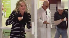 国外恶搞之门把坏了，竟然误伤病号