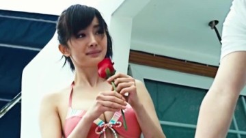 杨幂跟山鸡合拍的电影《孤岛惊魂》