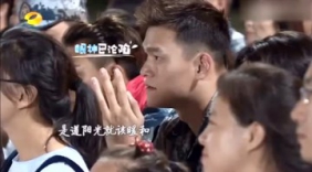 杨幂佟丽娅沈梦辰同台尬舞 清唱《爱的供养》和CD没两样