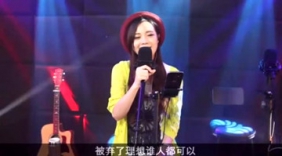 清纯美女翻唱Beyond《海阔天空》，女声版本听过最好听的！