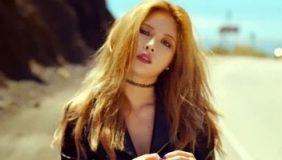 小野马泫雅火辣办见面会 性感姿势要粉丝喷鼻血