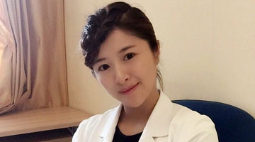 杭州最美医生搞怪视频曝光 身材火辣穿旗袍上班