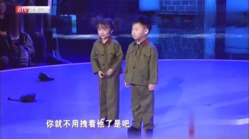 小品：俩萌娃简直就是小人精，一首歌夸遍台上评委，太逗了