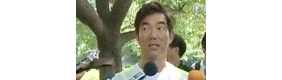 【拍客】任贤齐现身杭州街头 阻止中国式过马路