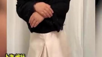 3岁萌娃模仿蒙娜丽莎 网友：说不出哪里像，但就是觉得像
